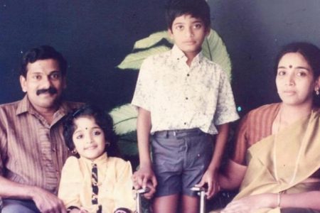 ഇവരെന്നും കൂടെ നിന്നവർ.!! കുടുംബവുമൊന്നിച്ചുള്ള പഴയ ചിത്രം പങ്ക് വെച്ച് മലയാളികളുടെ പ്രിയ താരം | Celebrity share her old family photo