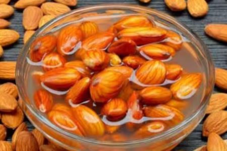 നിങ്ങൾക്ക് കുതിർത്ത ബദാം കഴിക്കാൻ മടിയുണ്ടോ ? എങ്കിൽ മടി മാറ്റി കൊള്ളൂ; കുതിർത്ത ബദാം കഴിച്ചാൽ ഉള്ള ഗുണങ്ങൾ കണ്ടോ ? Soaked Almond Health Benefit