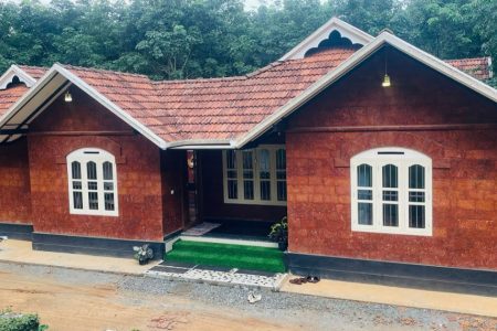 മുഴുവൻ വെട്ടുക്കല്ല് കൊണ്ട് നിർമ്മിച്ച സൂപ്പർ കൂൾ ഭവനം.! തനി നാടൻ നാലുകെട്ട് വീട് കാണാം… | Naalukettu home tour